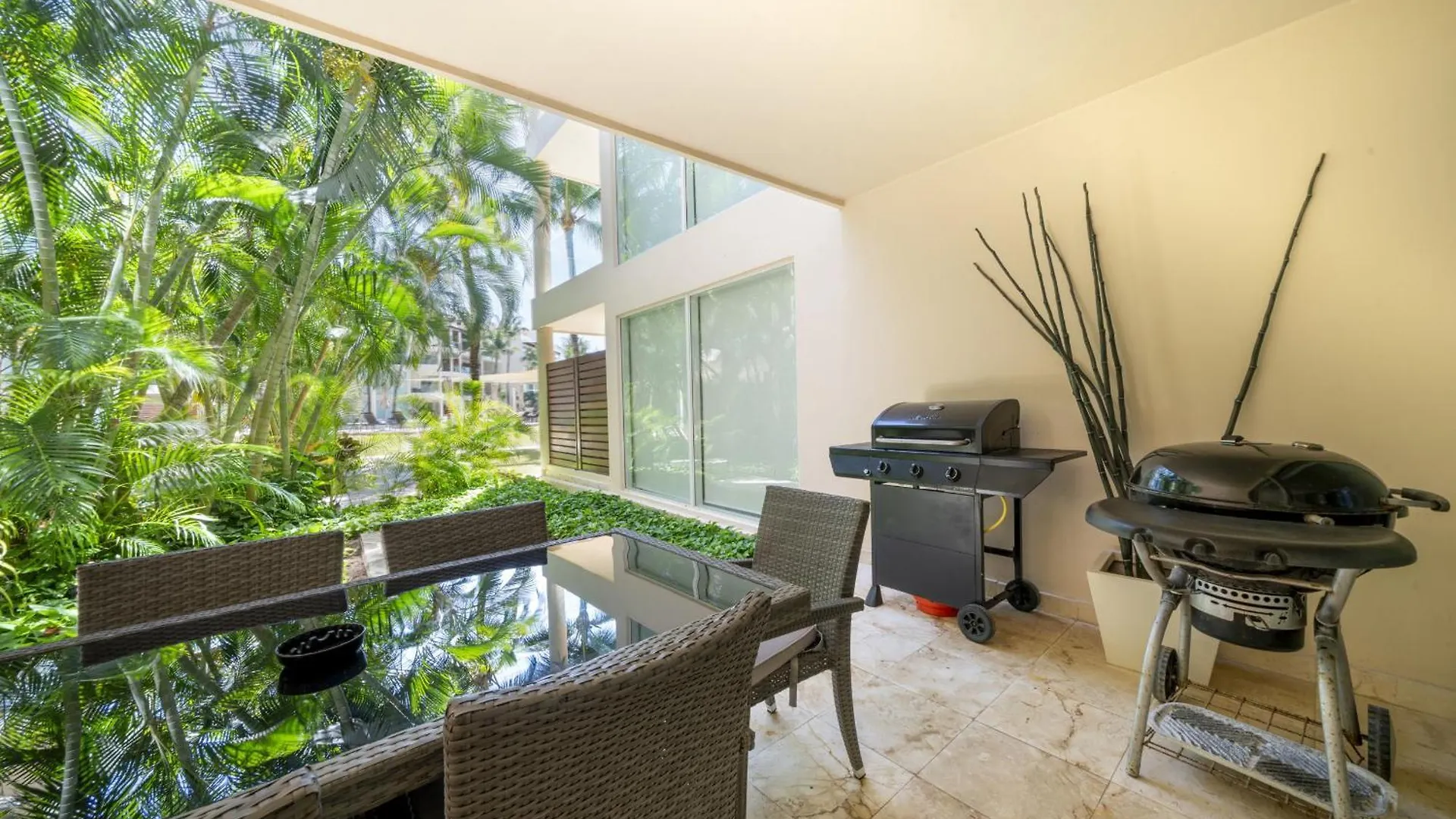 Infinity Pool And Private Beach Club - Luxury Complex The Elements Condos - Gh8 Playa del Carmen Mexico